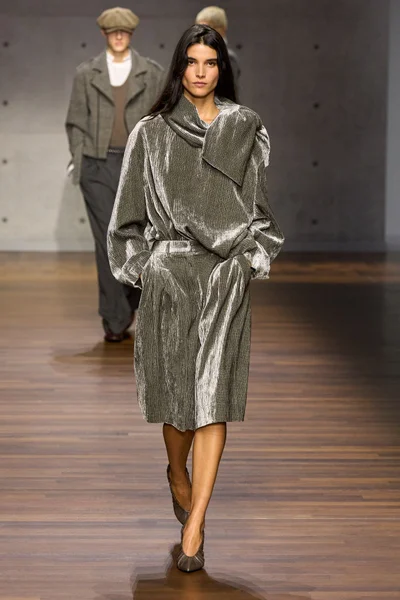 Look 13